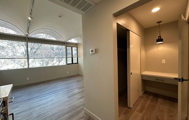 Studio, 1 bath, 425 sqft, $1,750, Unit 302