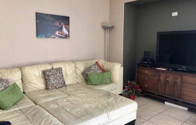 Great Gated Community Near Strip !!!!