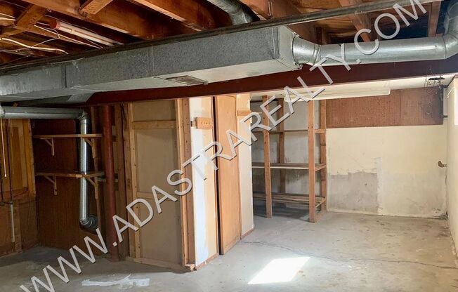 3 beds, 1 bath, $1,550