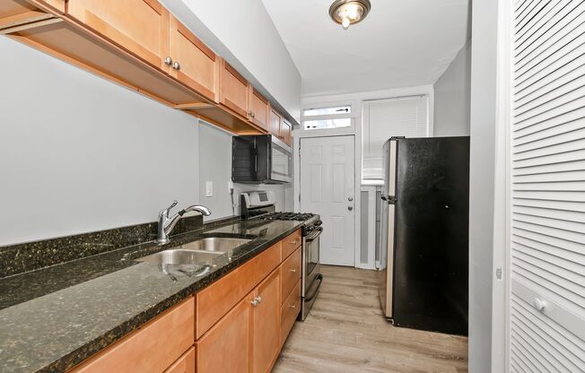 2 beds, 1 bath, 1,000 sqft, $1,895, Unit 4236 - 3E