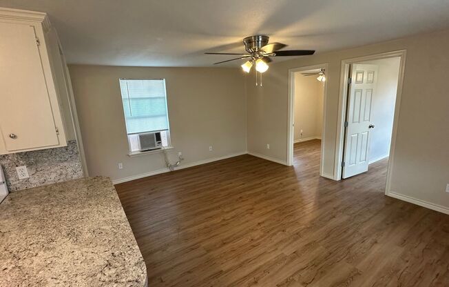 2 beds, 1 bath, $850, Unit UNIT A