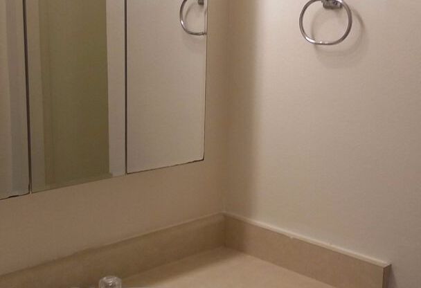 2 beds, 1 bath, 800 sqft, $2,125, Unit 14