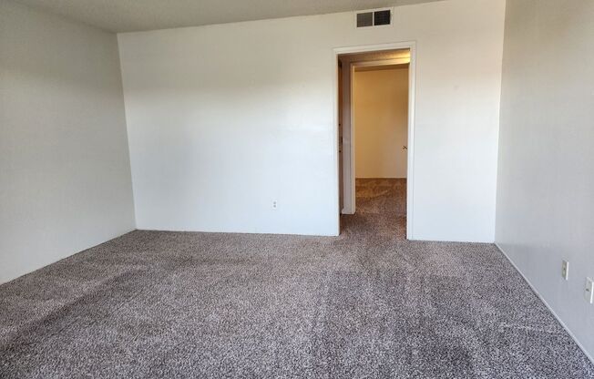 2 beds, 1 bath, $1,095, Unit B