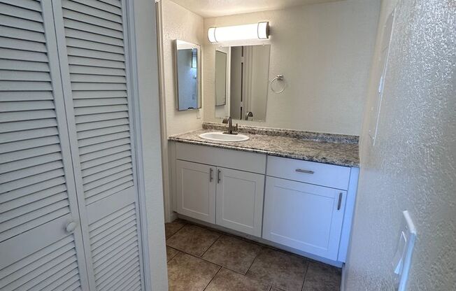 1 bed, 1 bath, 580 sqft, $850, Unit 2142