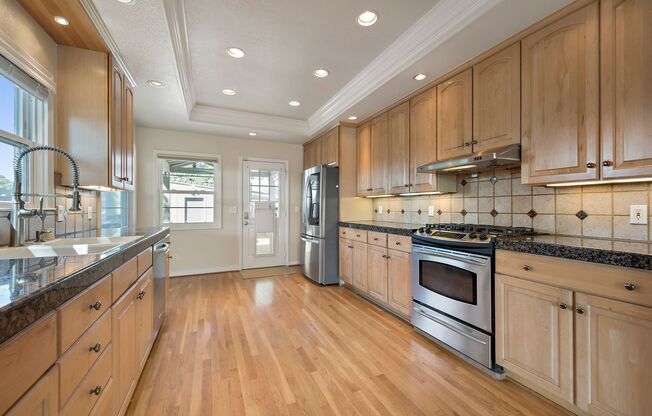 Gorgeous 3 Bedroom / 2 Bath Home on Corner Lot    Near Santana Row!