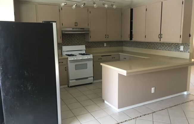 2 beds, 2 baths, 1,300 sqft, $3,200, Unit 426