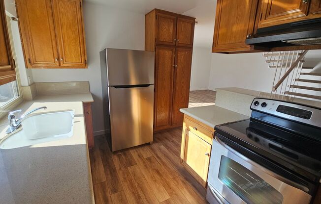 EASTER WAY - UTC 3 BR TOWNHOME CONVENIENTLY LOCATED ON UCSD BUS LINE!