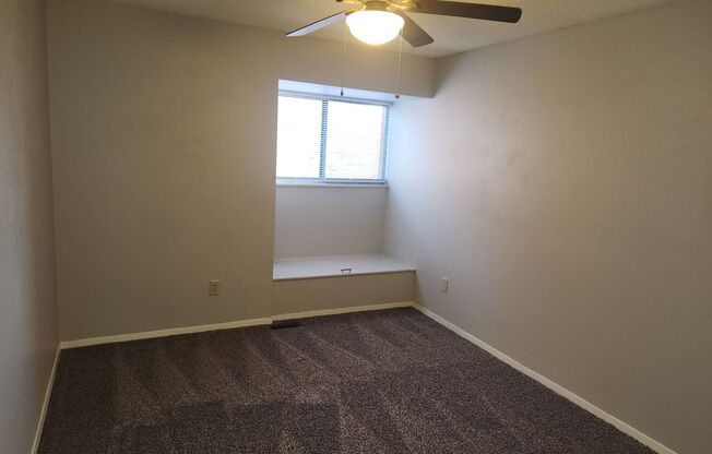 2 beds, 1 bath, $1,250, Unit C