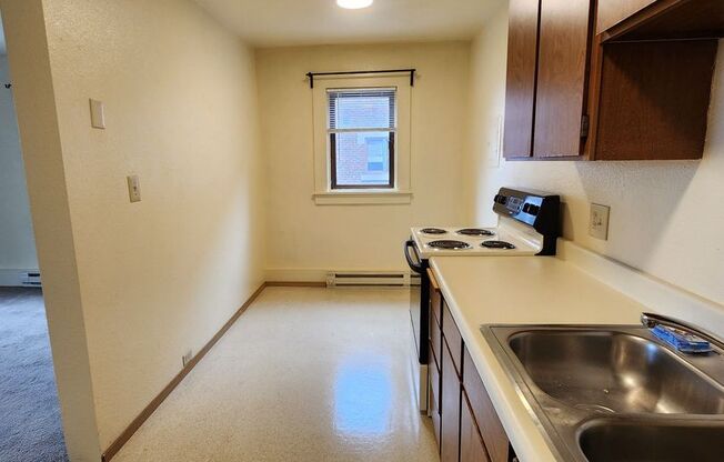 1 bed, 1 bath, 460 sqft, $1,075, Unit 419