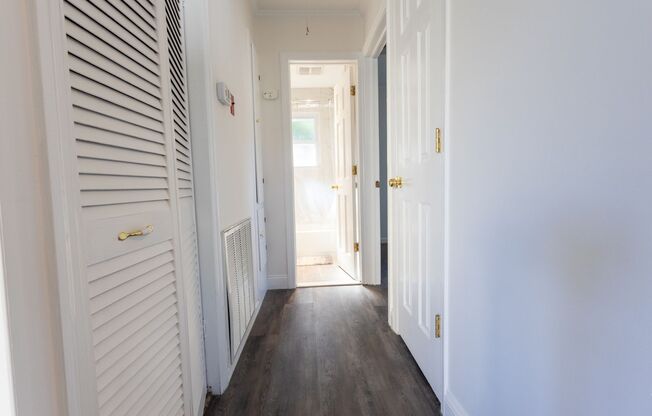 Spacious 2 Bedroom, 1 Bathroom (Full House - Rental)