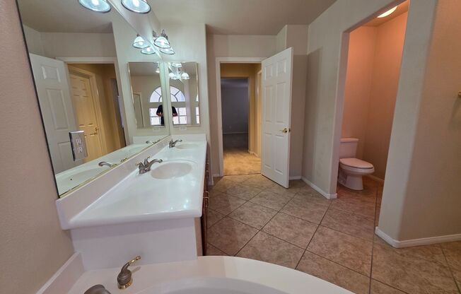 4 beds, 3 baths, $2,600