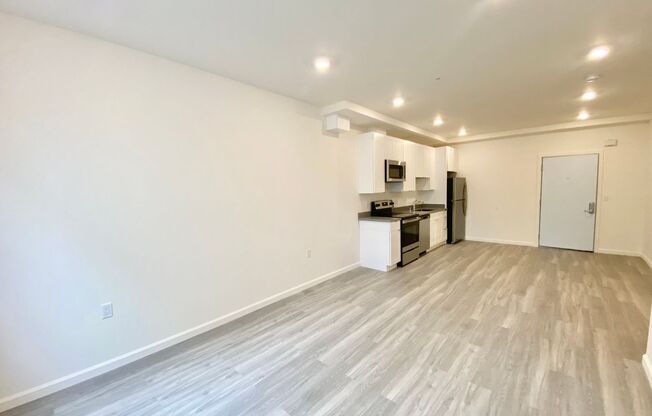2 beds, 1 bath, 720 sqft, $3,330, Unit 1830 Alemany Blvd., Unit 210