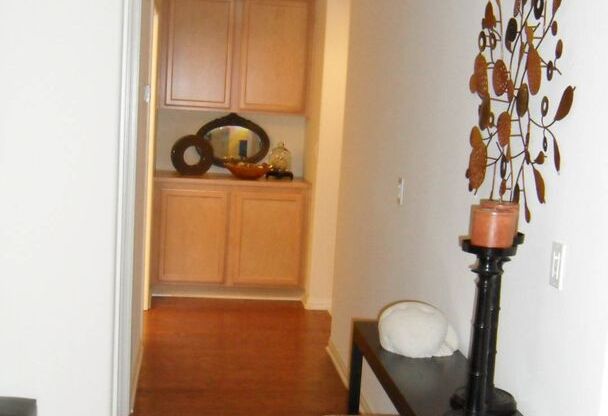 3 beds, 2.5 baths, 1,576 sqft, $3,700, Unit 8700-302