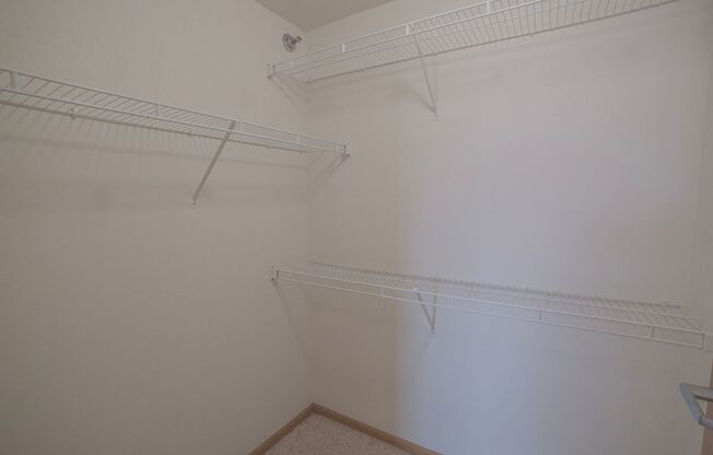 1 bed, 1 bath, 655 sqft, $895, Unit 800-305