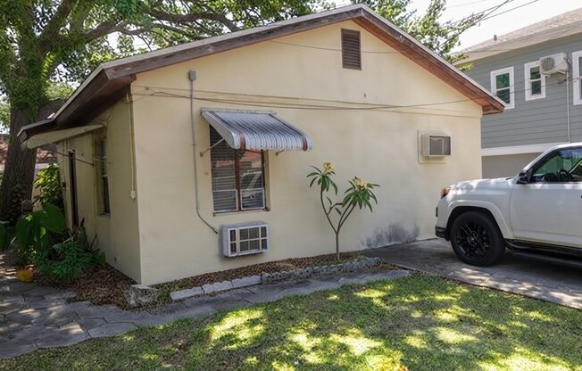 222 1/2 15 AVE N