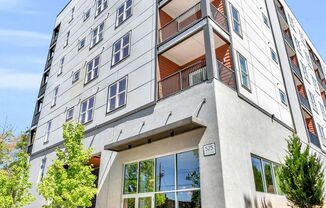 2 beds, 2 baths, $2,200, Unit Unit 301