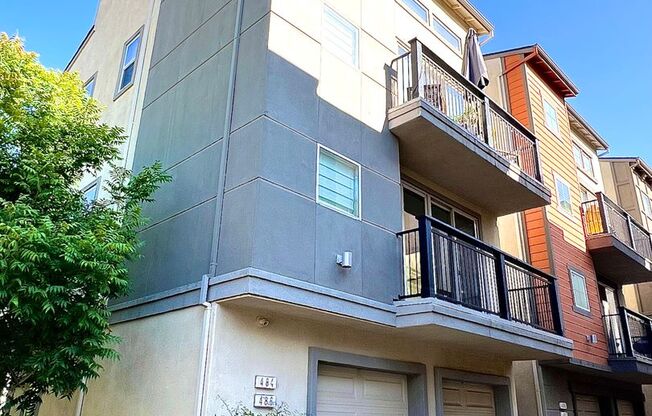 Move in special : $200 off first month rent