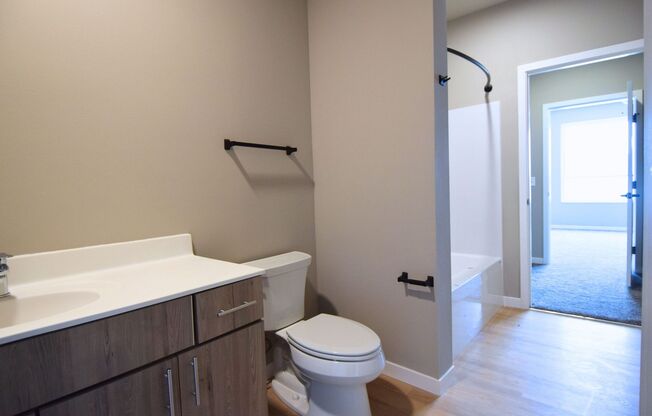 2 beds, 1 bath, 1,002 sqft, $1,990, Unit 5604-406