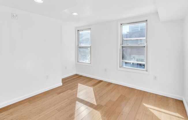 160-162 University Ave