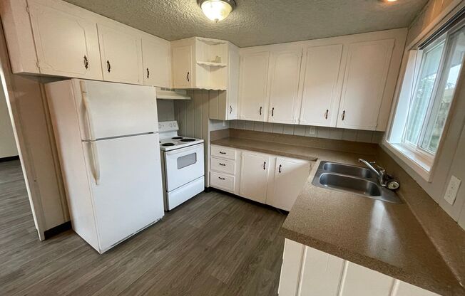 2 beds, 1 bath, 825 sqft, $1,295, Unit 554