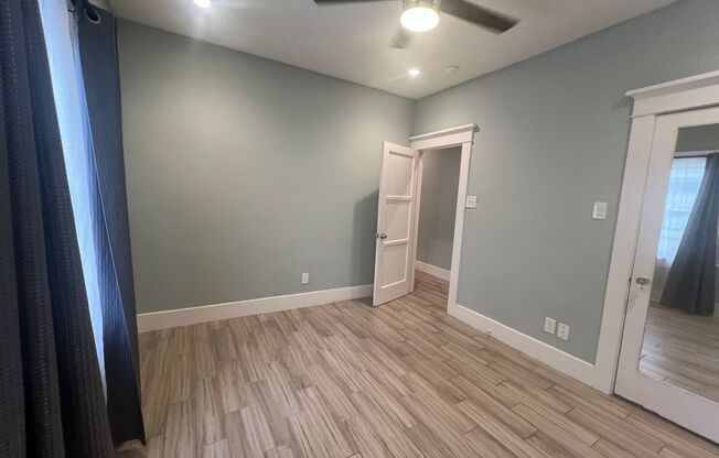 1 bed, 1 bath, 1,250 sqft, $2,200, Unit 723 E 1st St. + Parking1