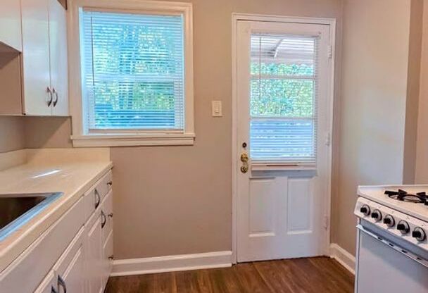 1 bed, 1 bath, 900 sqft, $1,199, Unit 595-C