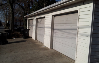 Beautiful 2 bedroom 3 bath condo in the Cherokee Triangle/ Highlands area- ready mid May