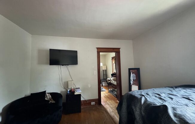 2 beds, 1 bath, $775