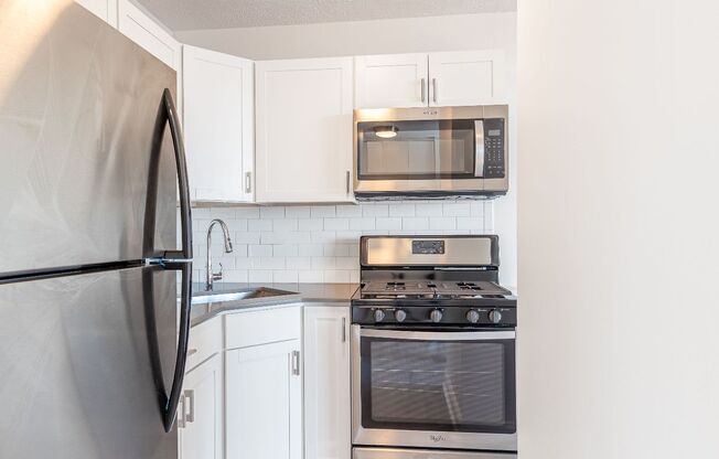 2 beds, 1 bath, 875 sqft, $3,700, Unit C7K