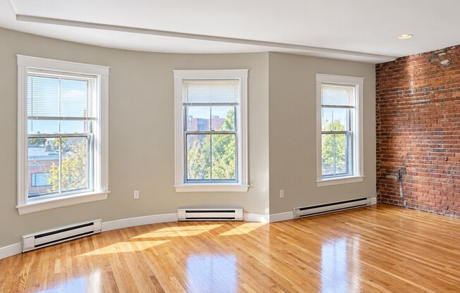 2 beds, 1 bath, 850 sqft, $3,850, Unit TEN