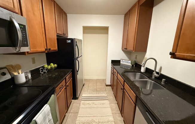 2 beds, 1 bath, 965 sqft, $1,665, Unit 7741RE
