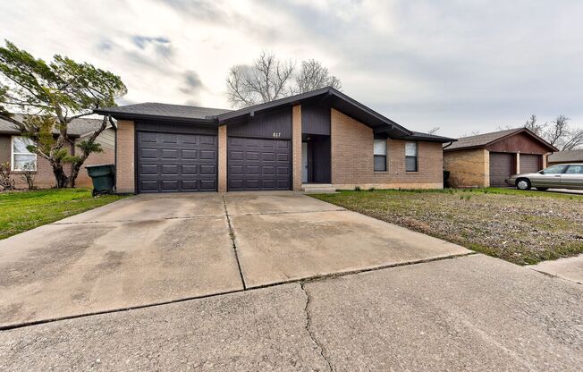 Gorgeous 3BD/2BTH Home Minutes from I-35 and The University of Oklahoma!