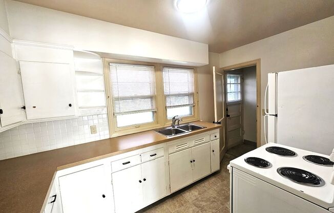 2 beds, 1 bath, $1,795, Unit 8035