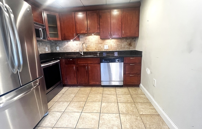 2 beds, 1 bath, 936 sqft, $2,600, Unit 220