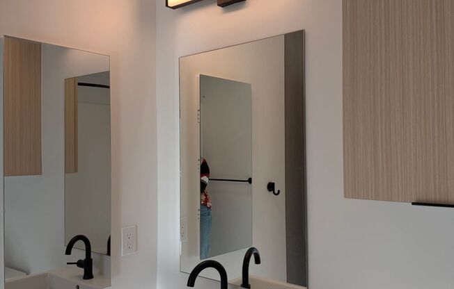 2 beds, 2 baths, 816 sqft, $4,395, Unit 605