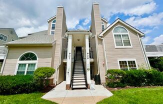 Beautiful 2-Level top floor condo close to community amenities.