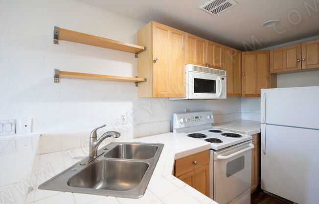 1BR in Pacific Beach with Unique Concrete Floors ~ Great Location!