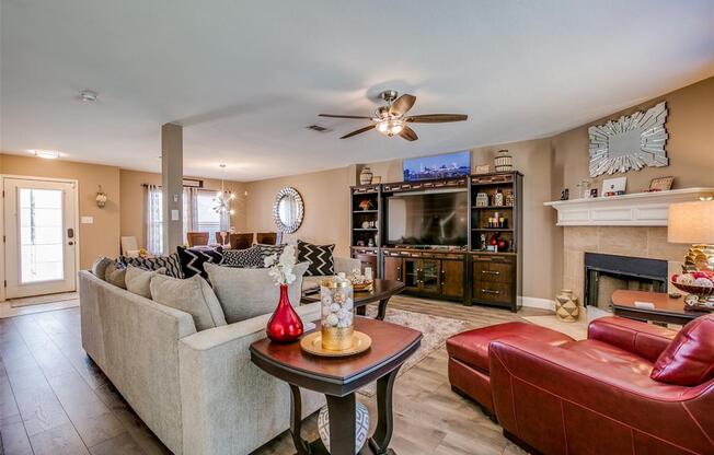 1215 ALHAMBRA DR