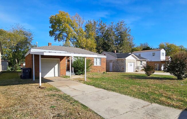 Adorable 2 Bed, 1 Bath- Fully Fenced Yard