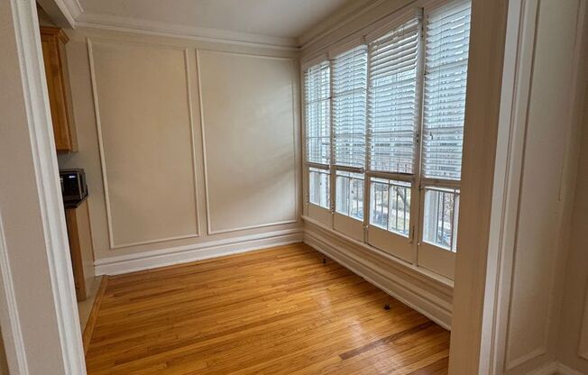 2 beds, 1 bath, 815 sqft, $1,945, Unit 511-3