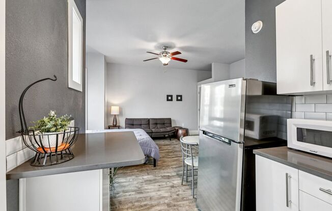 Studio, 1 bath, 375 sqft, $1,425, Unit 209