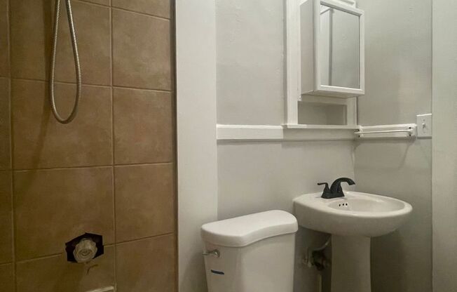 Studio, 1 bath, 340 sqft, $570, Unit 1