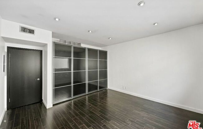 825 LE DOUX RD
