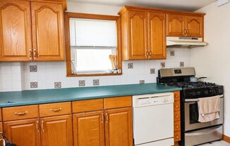 2 beds, 1 bath, 900 sqft, $2,300, Unit 2