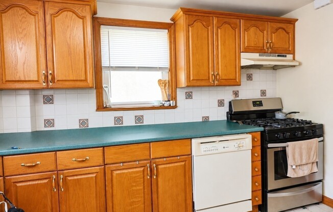 2 beds, 1 bath, 900 sqft, $2,300, Unit 2