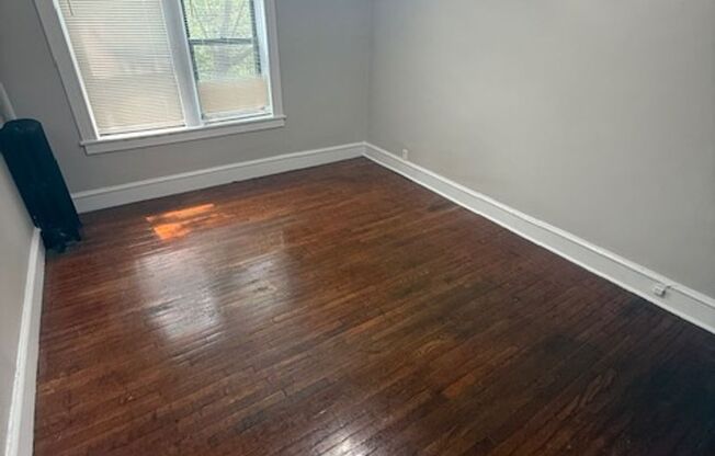 Studio, 1 bath, $1,100, Unit 16 Mattoon St Unit 6
