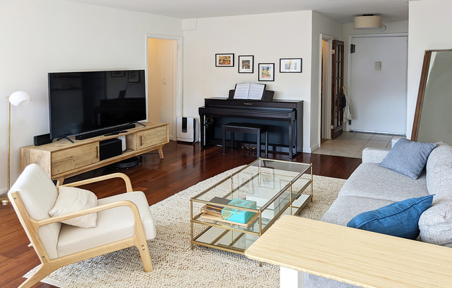 1 bed, 1 bath, 650 sqft, $4,395, Unit 15L