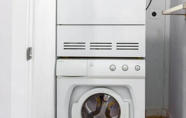 1 bed, 1 bath, 556 sqft, $2,700