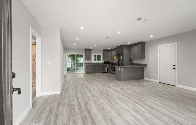 8225 BEN AVE