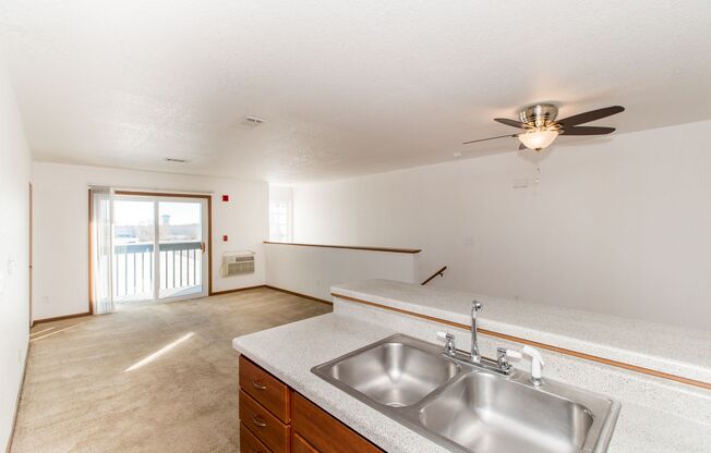 3 beds, 1 bath, $1,295, Unit 3401-09
